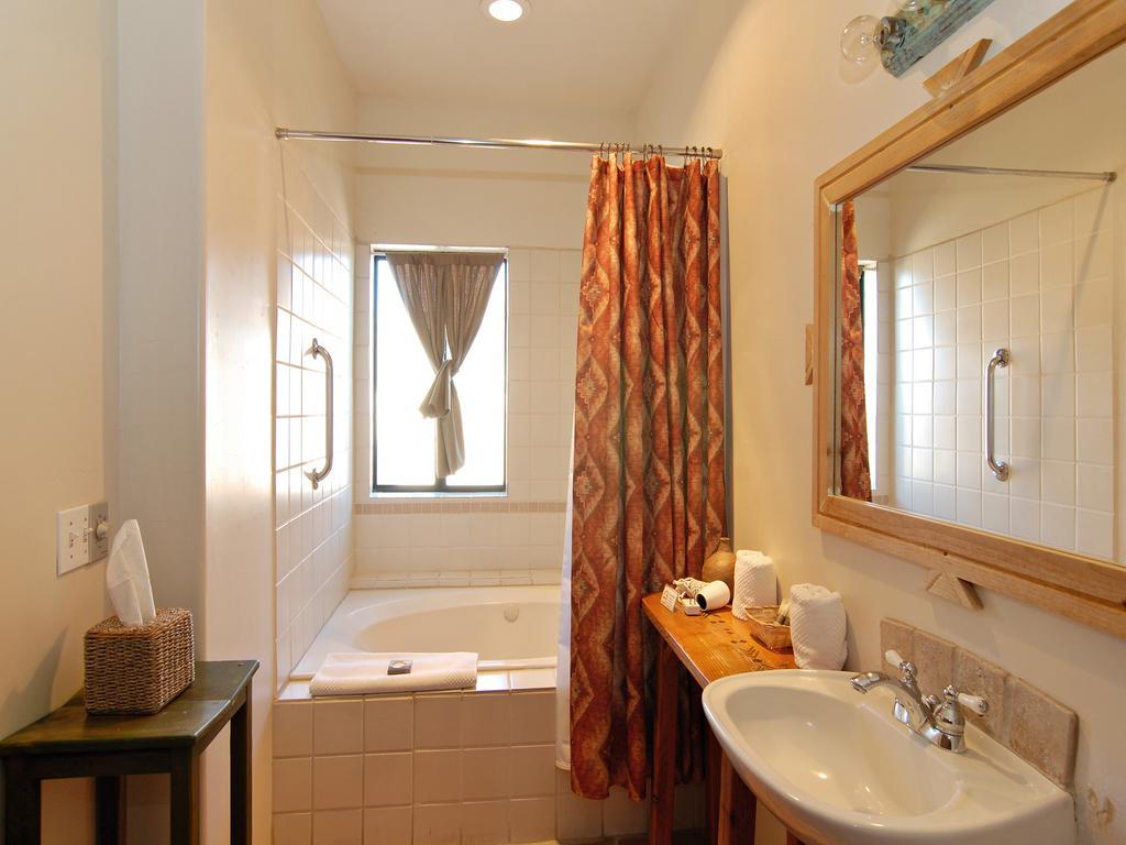 Deluxe King Room Jacuzzi,689406237:JPEG
